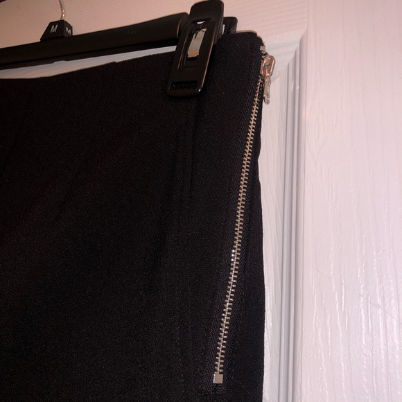 Dynamite Shorts - Picture 2 of 3